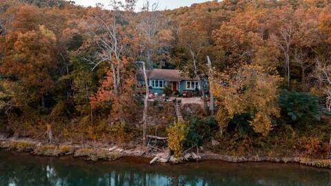 Cabin on the river, great views, swim access