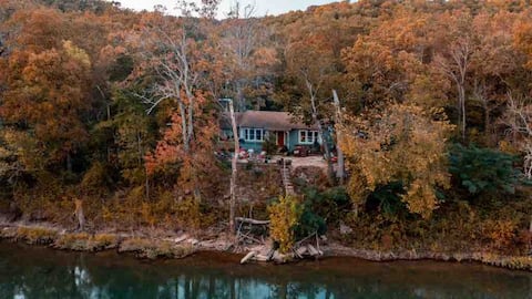 Cabin on the river, great views, swim access