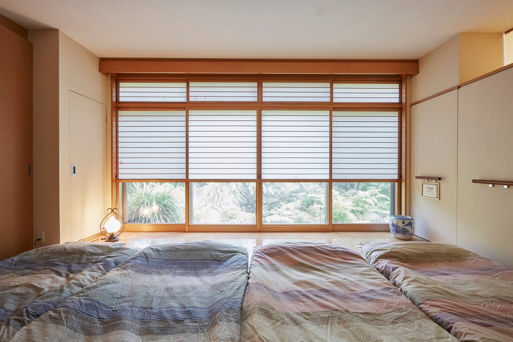 5 sets of Futon and extra blankets are available