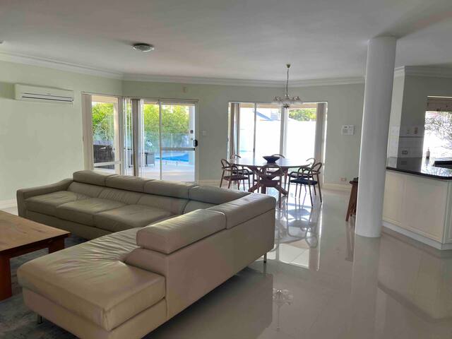 Large family House- 2 min walk to City Beach gallery image 5