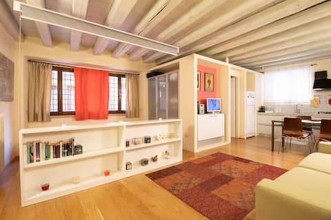 Annuncio Airbnb popolare: Lovely Apartment Sottoriva a Verona