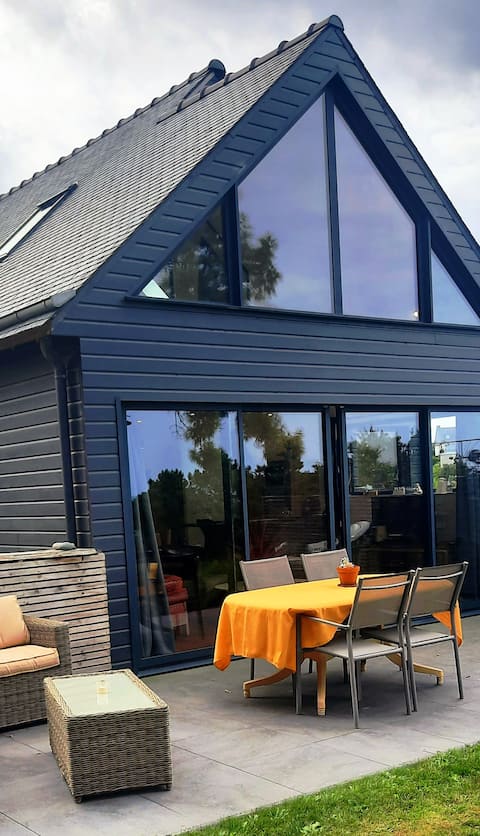 Beautiful sea view cottage for 2 people