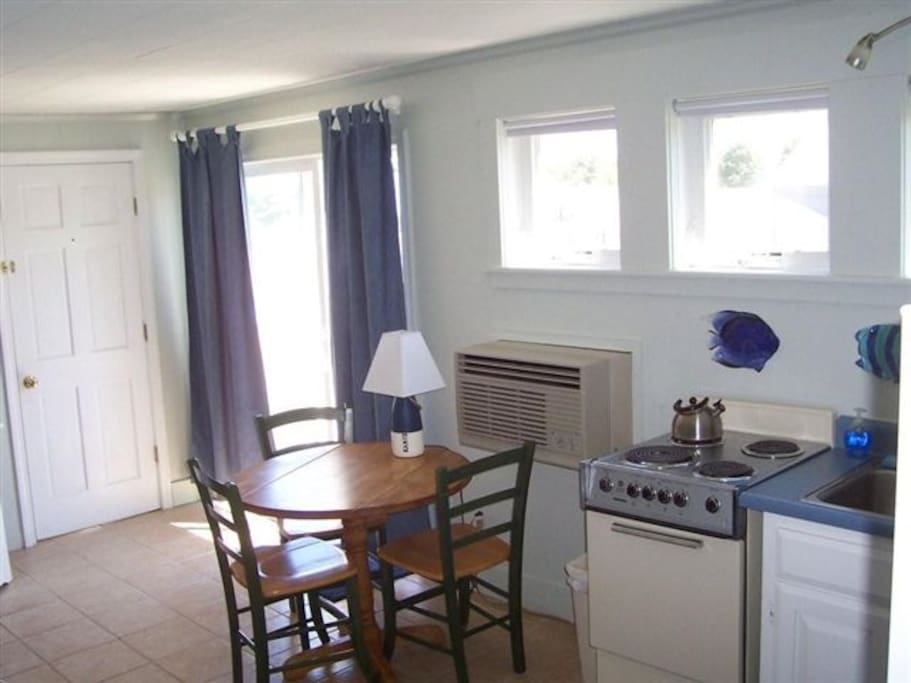 Bright eat in kitchen area