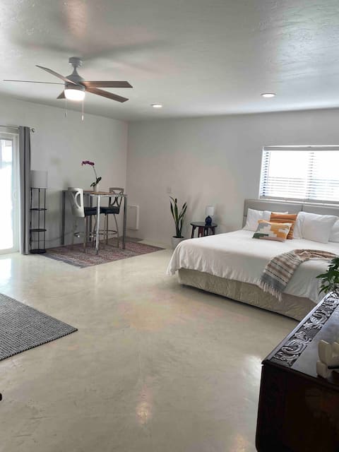Popular Airbnb listing: Modern Studio Casita w/ self check-in and parking in Tucson