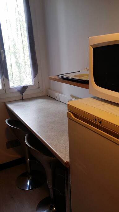 Table Avec tabourets
