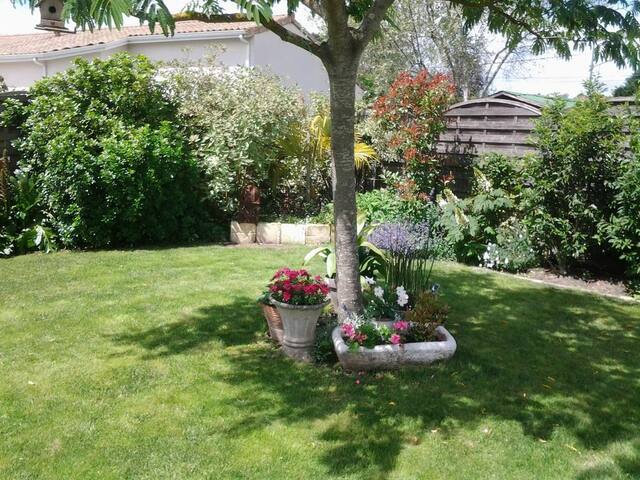 villa jardin piscine, stade et tram bordeaux gallery image 3