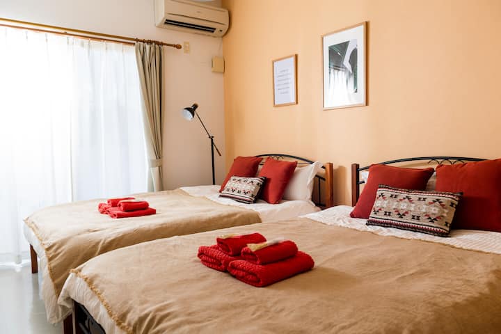 ダブルベッドx 2台 / 2 Double Beds