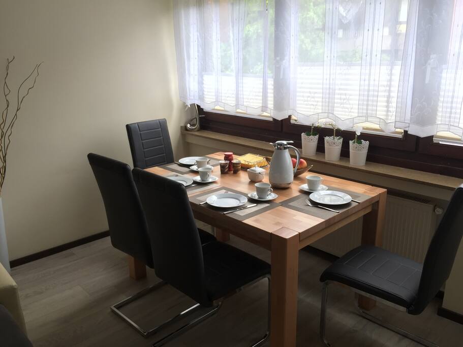Esstisch im Wohnzimmer