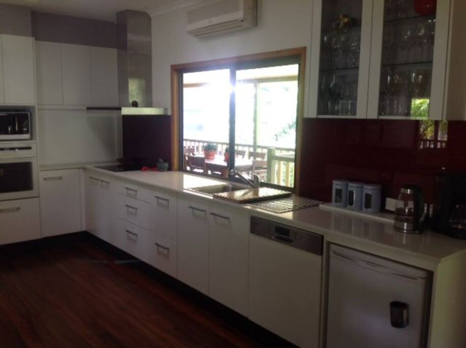 Gourmet kitchen (pic is a little dark)