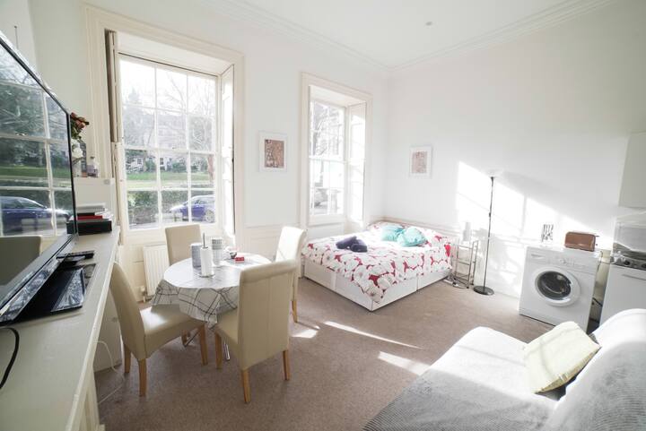 Bright Studio Flat Berkeley Square Bristol 5 Pax Apartments For Rent In City Of Bristol England United Kingdom