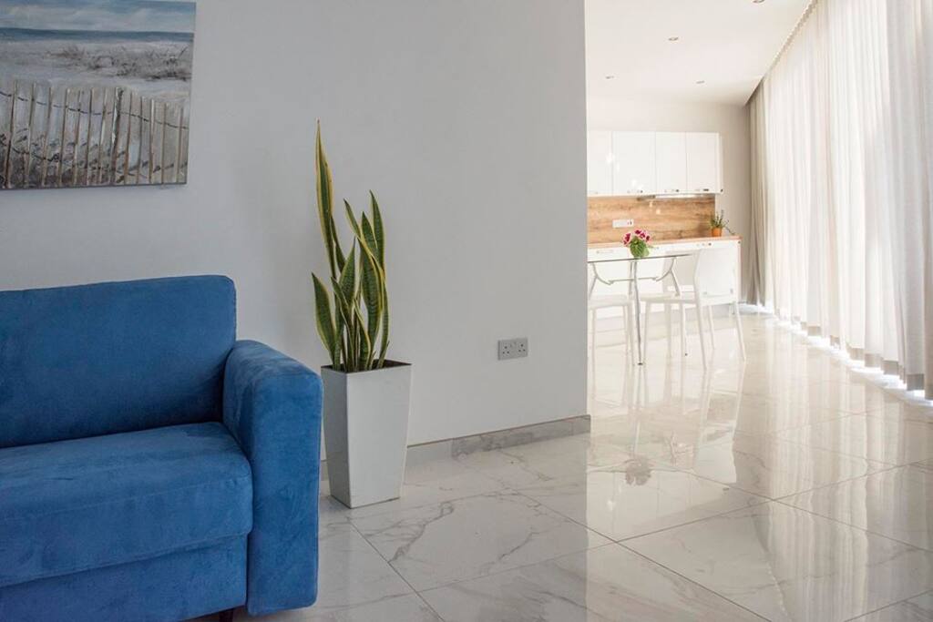 Spacious, modern and extremely well lit