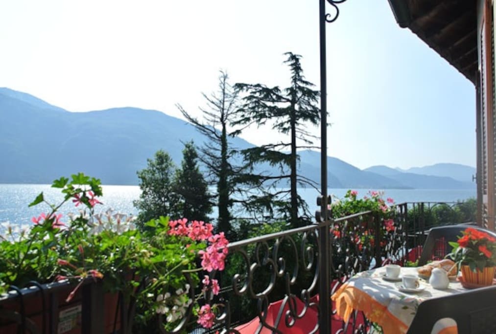 vista panoramica dal balcone al 1°piano