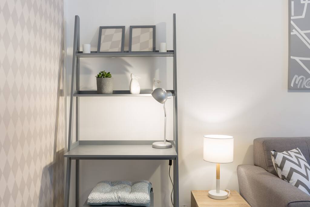 Le coin bureau avec connexion internet par wifi ou câble ethernet