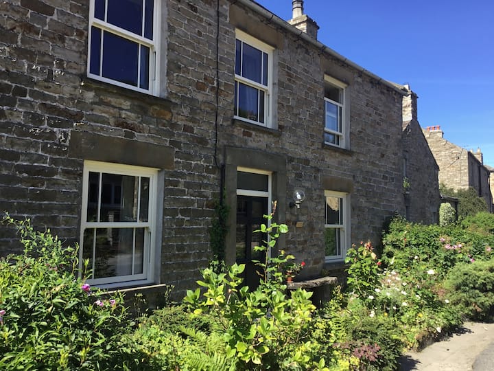 PrestonunderScar Holiday Rentals & Homes England, United Kingdom