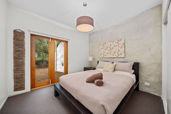 2. spavaća soba - bračni krevet (širine 150-179 cm).