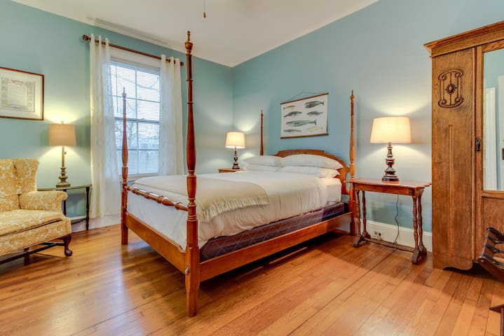 Beautiful room in Sea Captain's home