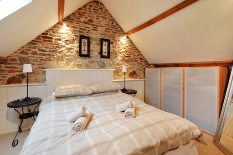 Cosy Countryside Apartment in a Converted Chapel