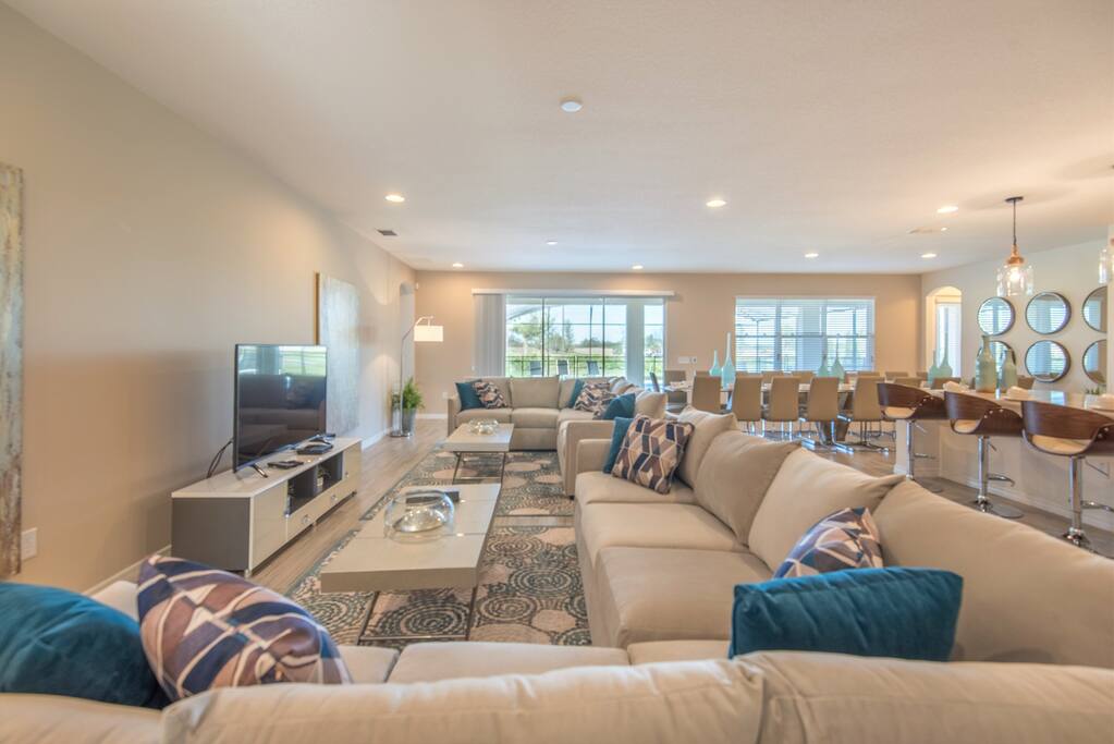 6164BroadOakDr-LivingRoom-2