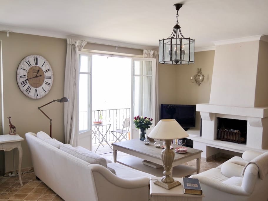 Sitting-room with balcony leading to the fantastic view