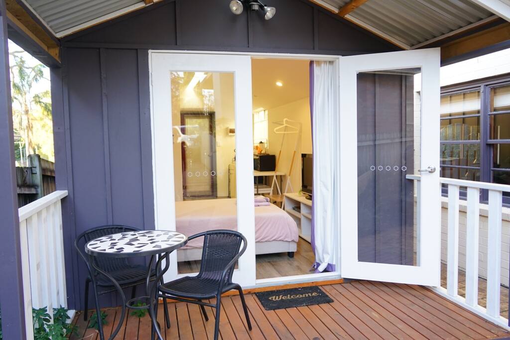 Separate and exclusive entry into the cabin. It is detached from the house and totally self-contained. Come and experience Aussie-style cabin living at its very best!