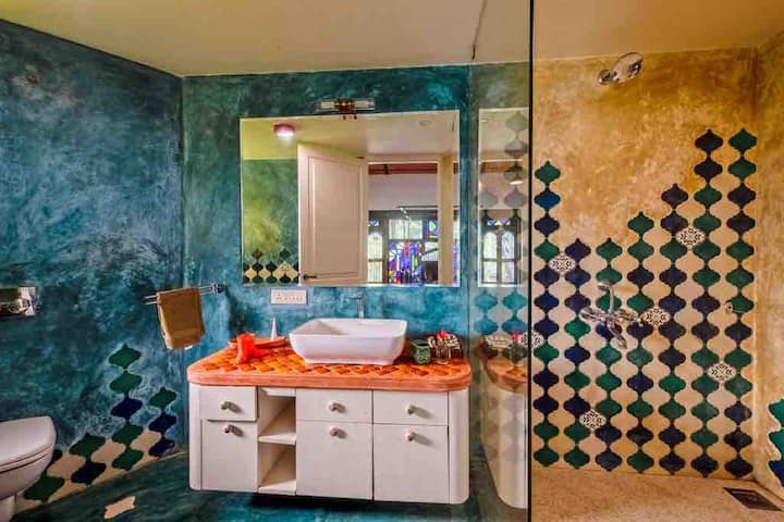 Full bathroom 2 image 2