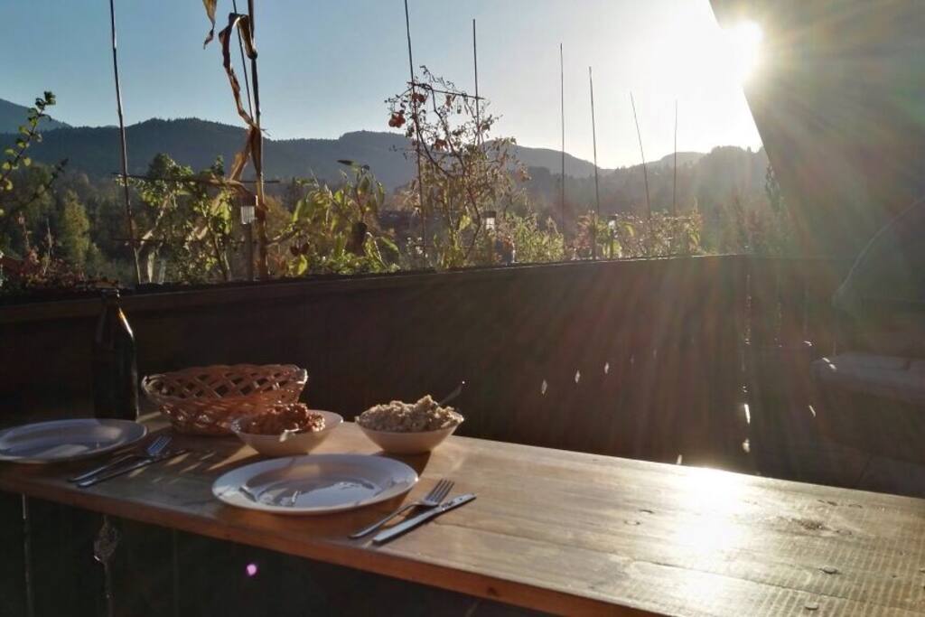 Frühstückchen auf dem Balkon