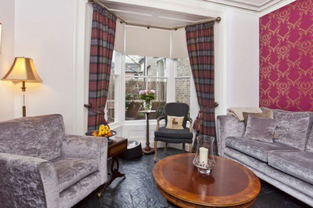 Cosy living room with under floor heating throughout the ground floor