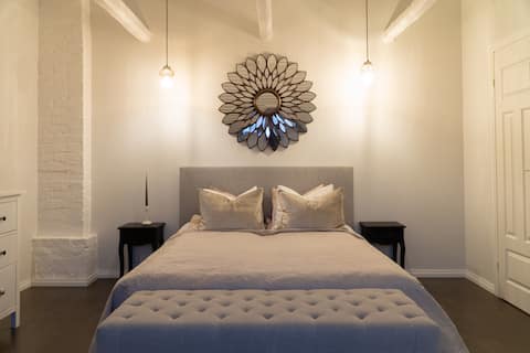 Top Airbnb: Spacious 3-floor townhouse apartment in the centre in Viii