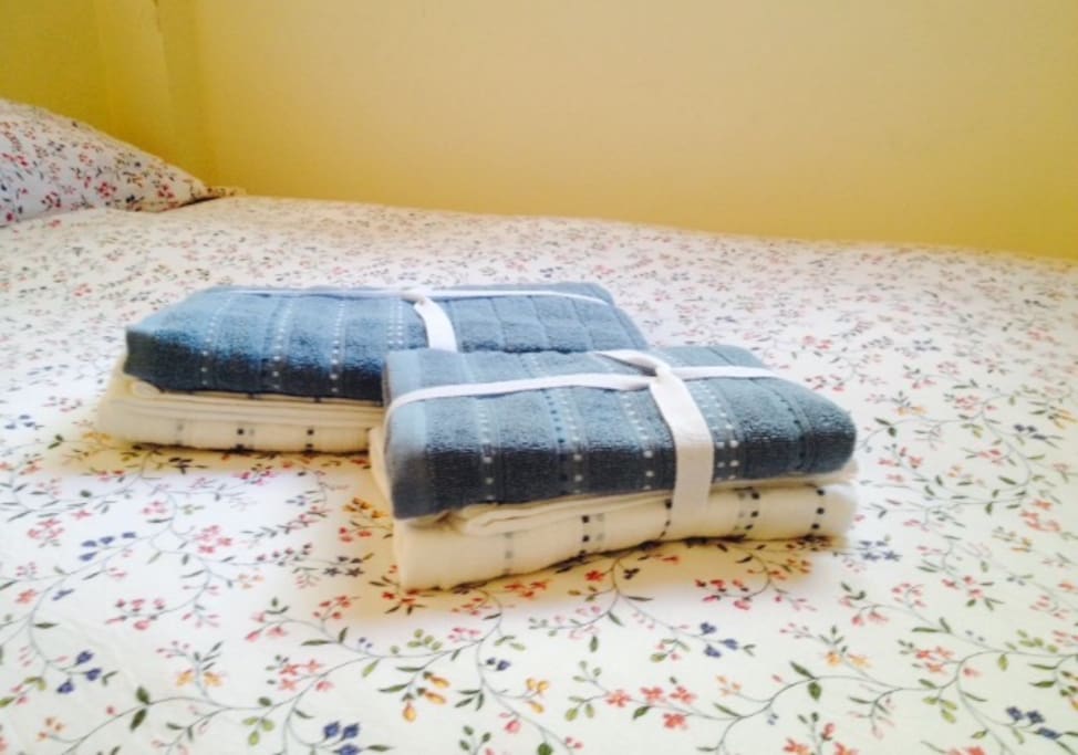 You don't need to bring towels, you have it here: soft, clean and fresh.