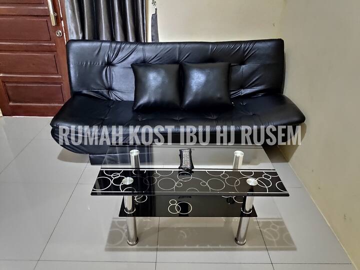 Homestay Ibu Hj Rusem Indramayu - Indramayu