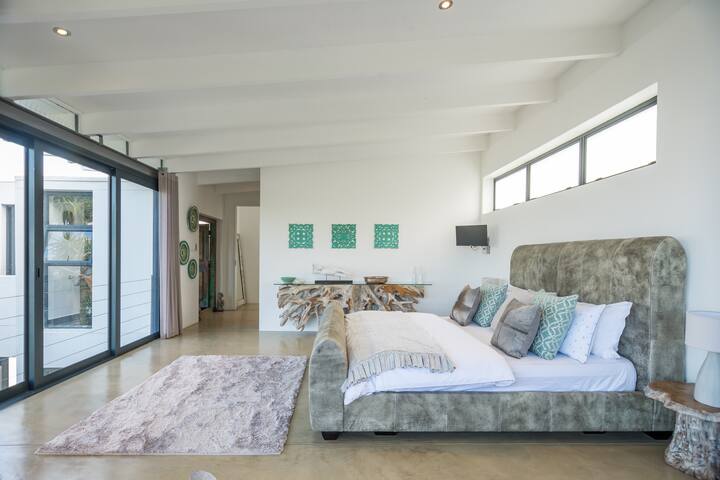 3 Story Modern Villa | Views | Back Up Power gallery image 2