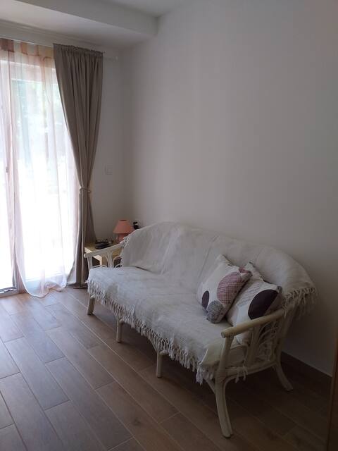 Popular Airbnb listing: Right on the beach, family-friendly, romantic in Općina Pirovac