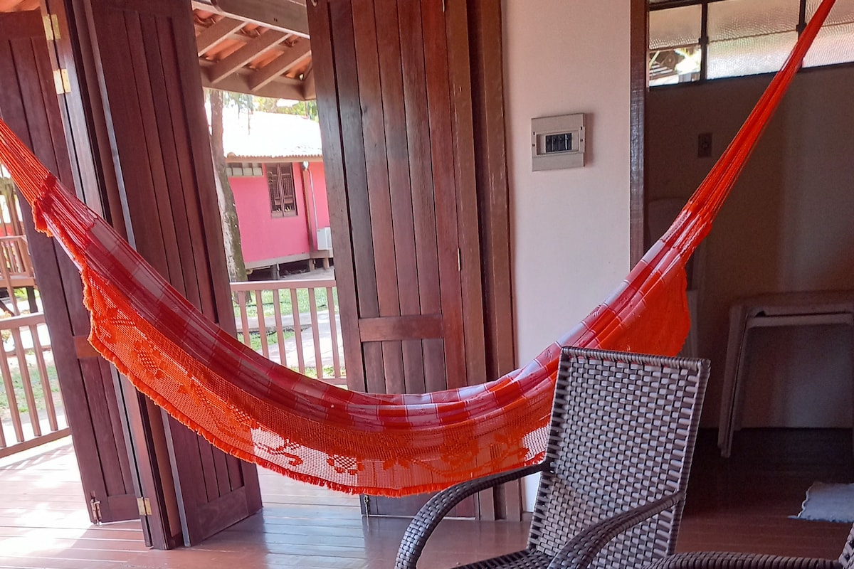 Una hamaca en la sala de estar para tu descanso