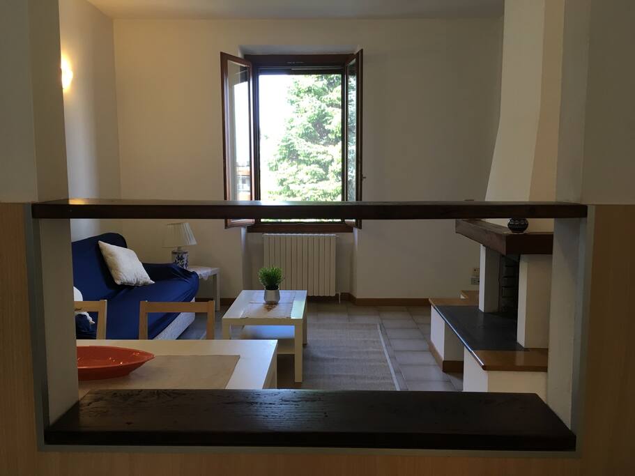 Salone visto dalla cucina