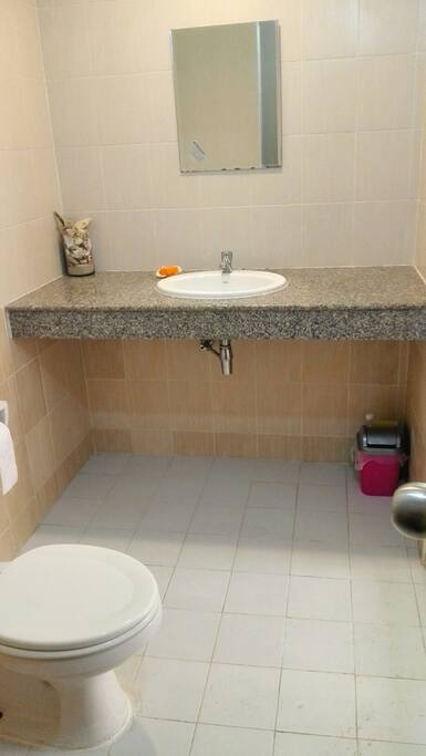 Bathroom (right view)