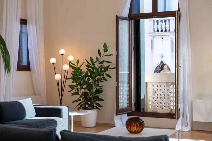 Terazier Apartment with Balcony and Canal Views gallery image 2