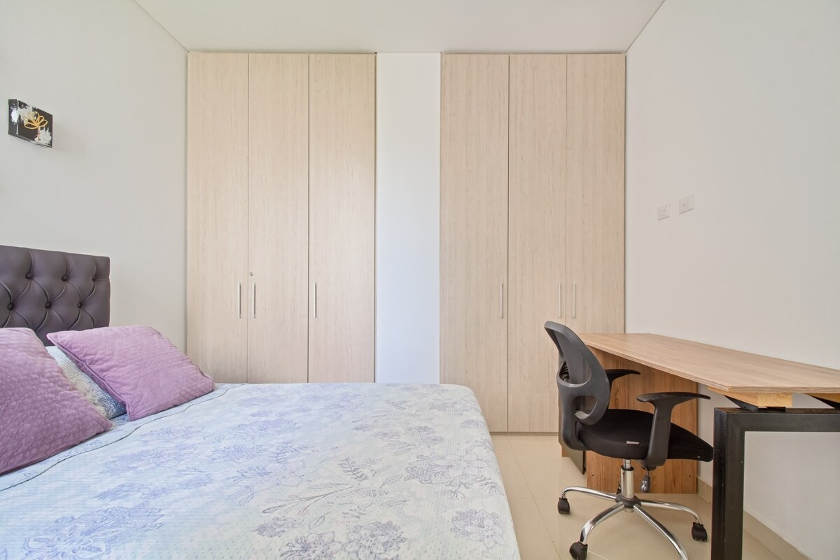 Room 3 with matgrimonial bed and desk with working space.
Bedroom 3 with a double bed and a desk with workspace.