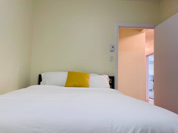 Dhoma e gjumit 2: krevat dopio "queen"