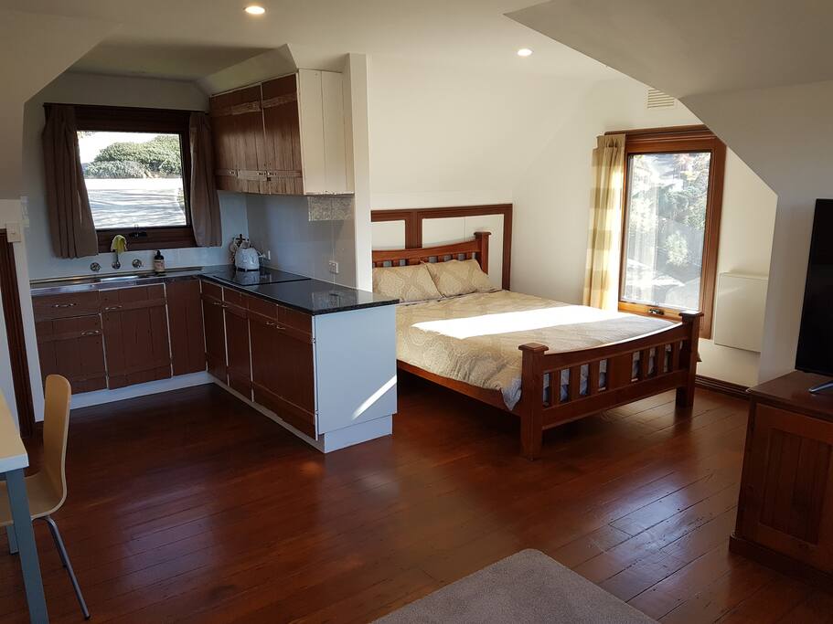 Queen size bed with Koala latex mattress, super comfortable. Fresh clean linen.