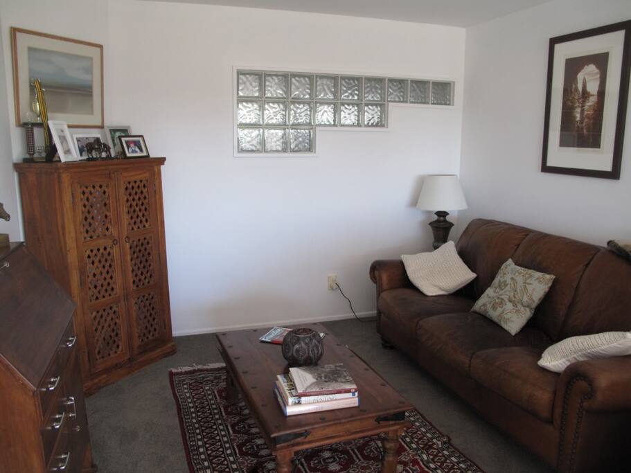 Guest Lounge Area