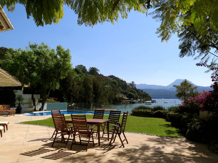Beautiful lake front house !!