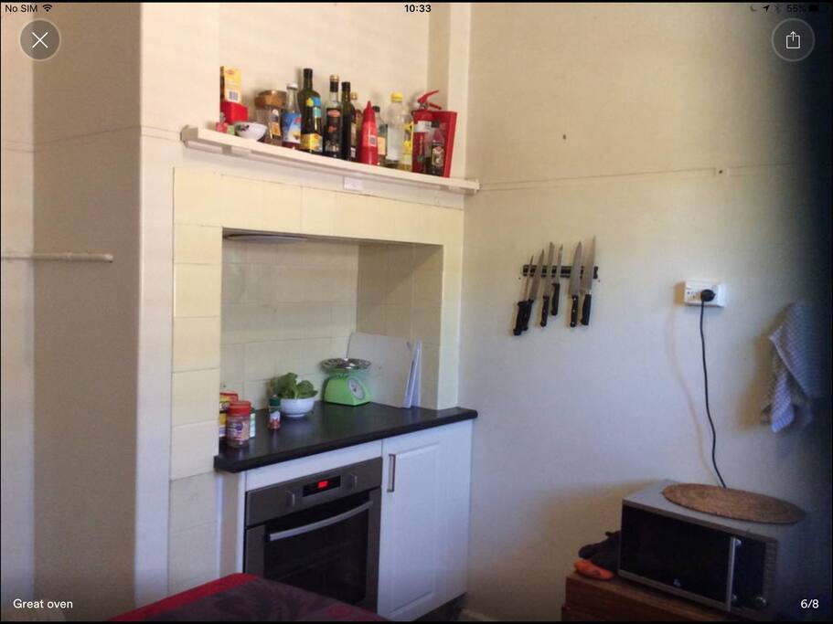 Kitchen with quality oven