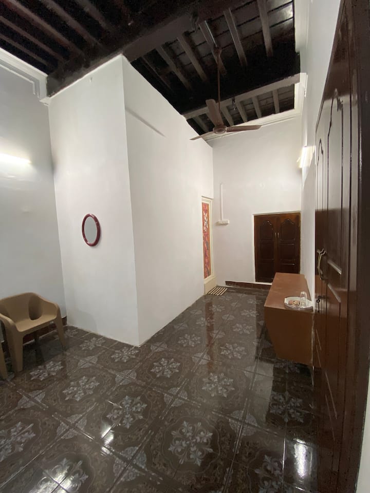 Umbrella Comfy Stays - Lanka - Madurai
