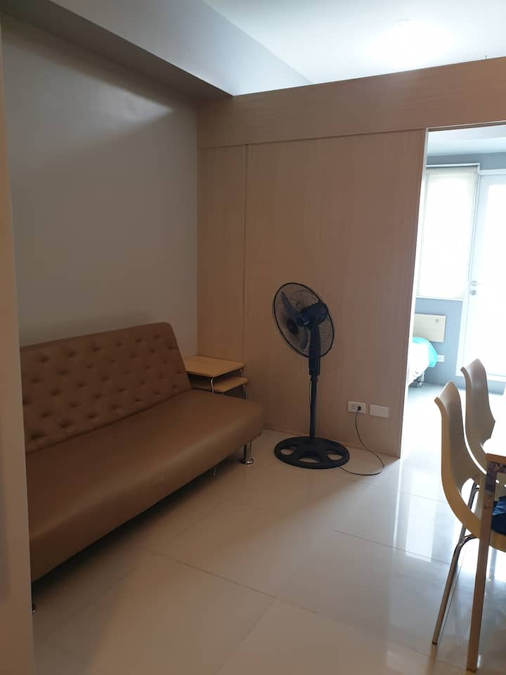 Grass T3 Condo W/ Smart Pocket Wifi + Smart Tv - Quezon City