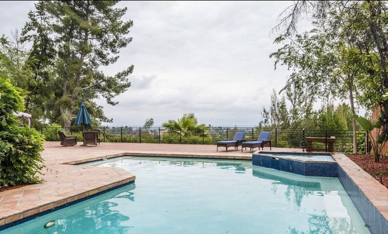Los Angeles CA ,Entire house,amazing view,big pool gallery image 2