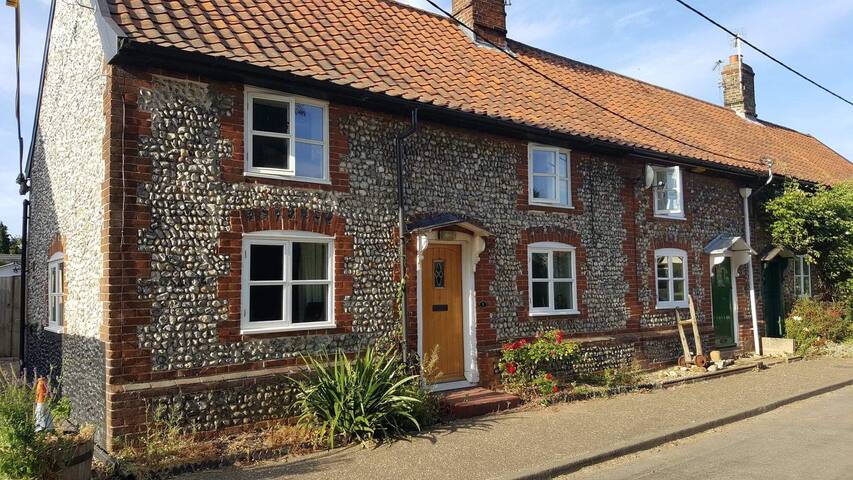 Private room in 1700s cottage