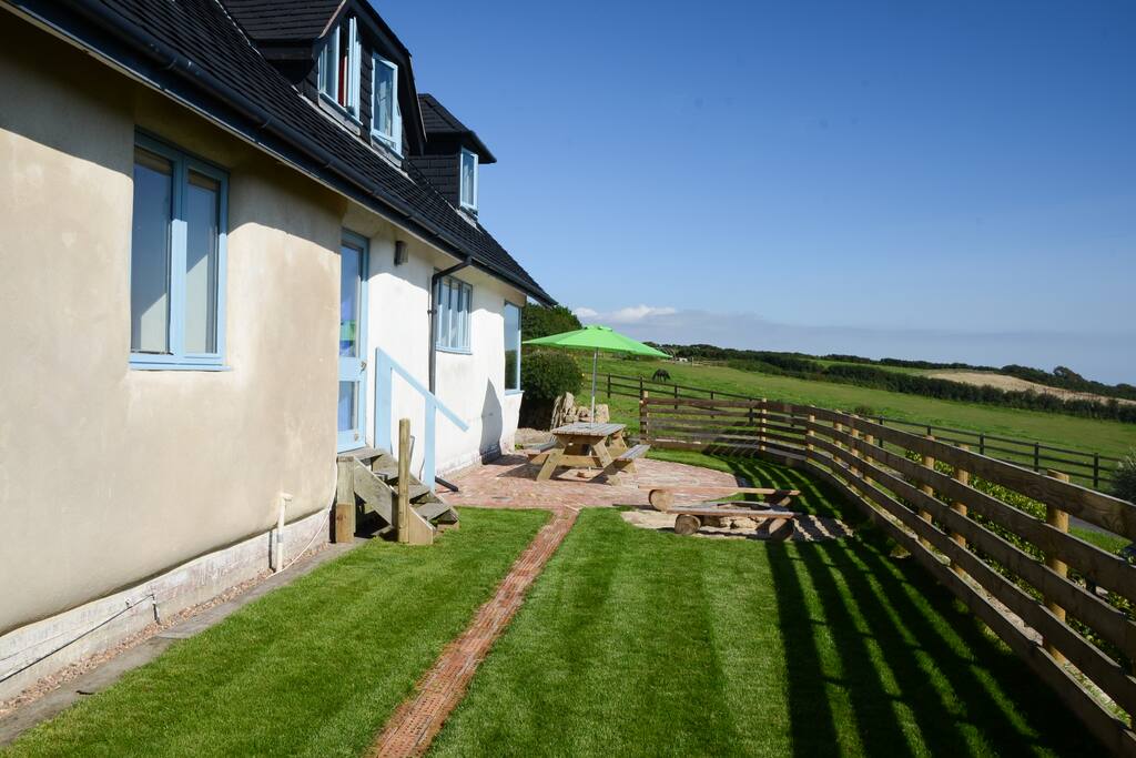 Private garden, patio, BBQ and sea views