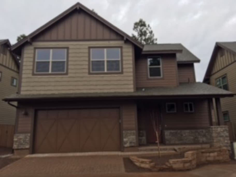 Brand new house in beautiful neighborhood!