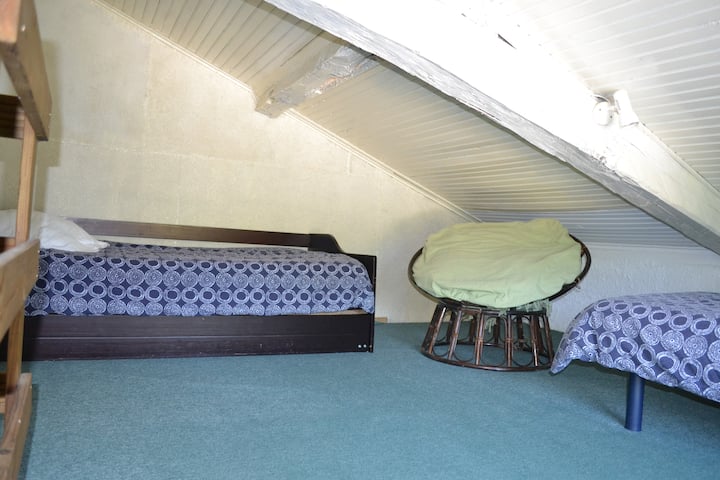 ห้องนอนยอดนิยม (ชั้นลอย)