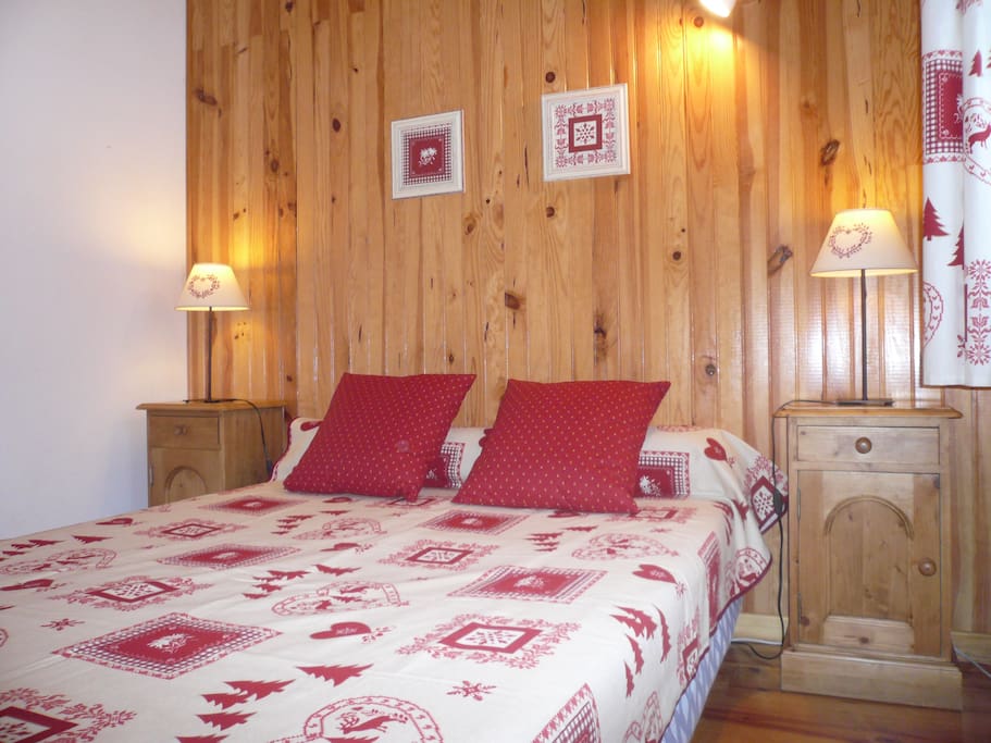 Chambre avec lit double
